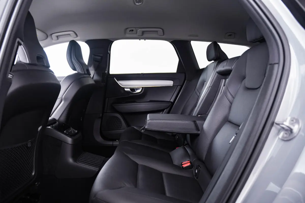 2.0 T6 Plug-in hybrid AWD Plus Dark Trekhaak - Adaptieve Cruise Control - Harman Kardon - Stoelverwarming voor/achter - Full-LED Active High Beam koplampen - Pilot Assist -