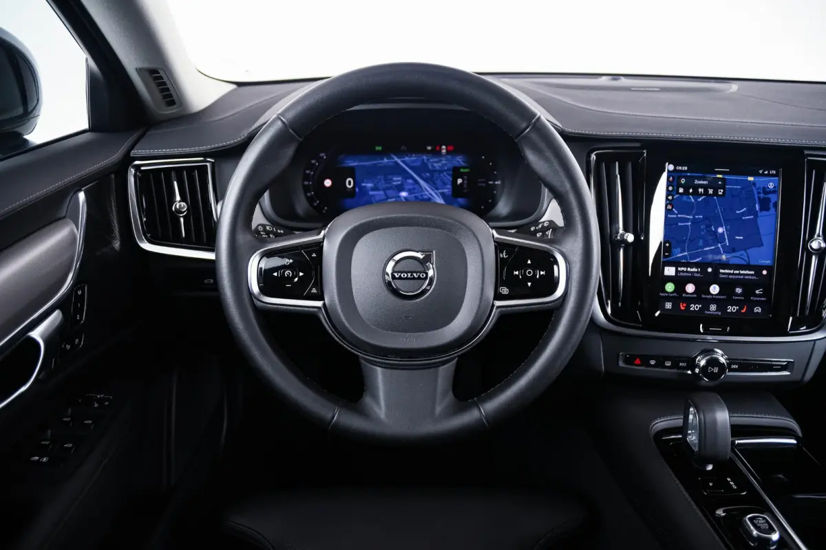 2.0 T6 Plug-in hybrid AWD Plus Dark Trekhaak - Adaptieve Cruise Control - Harman Kardon - Stoelverwarming voor/achter - Full-LED Active High Beam koplampen - Pilot Assist -
