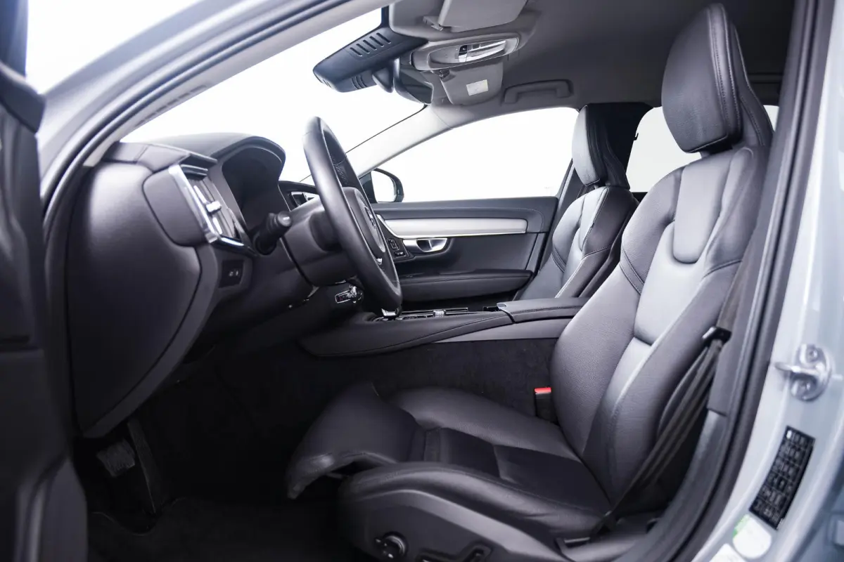 2.0 T6 Plug-in hybrid AWD Plus Dark Trekhaak - Adaptieve Cruise Control - Harman Kardon - Stoelverwarming voor/achter - Full-LED Active High Beam koplampen - Pilot Assist -