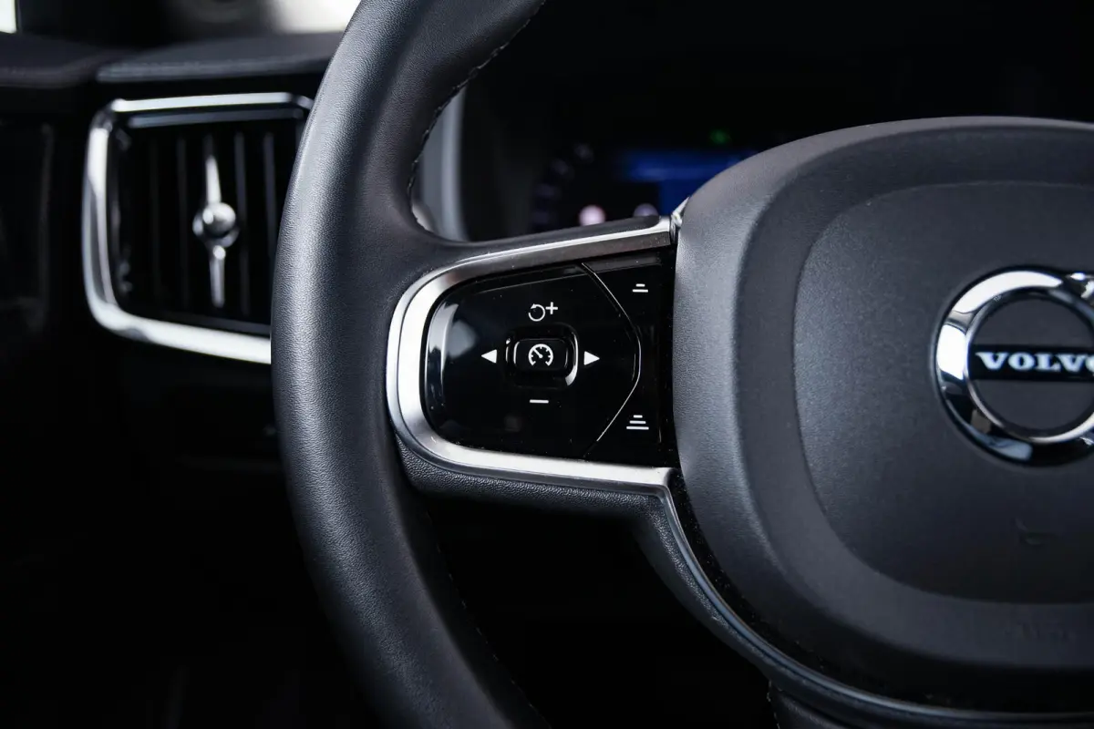 2.0 T6 Plug-in hybrid AWD Plus Dark Trekhaak - Adaptieve Cruise Control - Harman Kardon - Stoelverwarming voor/achter - Full-LED Active High Beam koplampen - Pilot Assist -