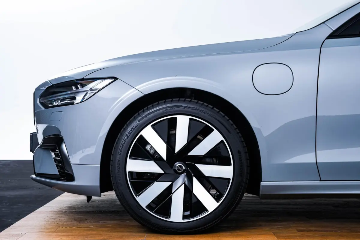 2.0 T6 Plug-in hybrid AWD Plus Dark Trekhaak - Adaptieve Cruise Control - Harman Kardon - Stoelverwarming voor/achter - Full-LED Active High Beam koplampen - Pilot Assist -