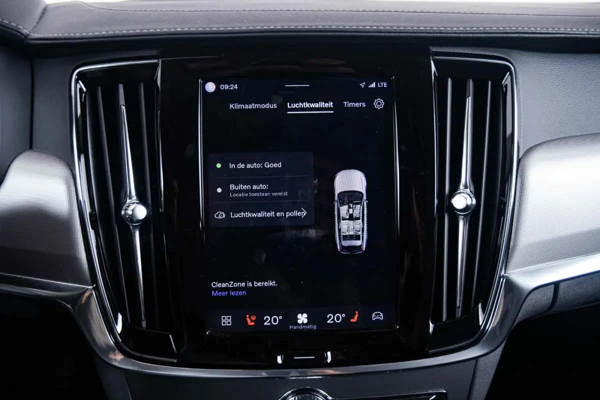 2.0 T6 Plug-in hybrid AWD Plus Dark Trekhaak - Adaptieve Cruise Control - Harman Kardon - Stoelverwarming voor/achter - Full-LED Active High Beam koplampen - Pilot Assist -