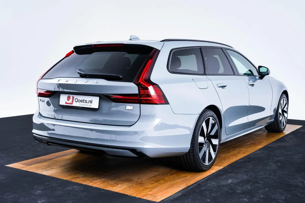 2.0 T6 Plug-in hybrid AWD Plus Dark Trekhaak - Adaptieve Cruise Control - Harman Kardon - Stoelverwarming voor/achter - Full-LED Active High Beam koplampen - Pilot Assist -