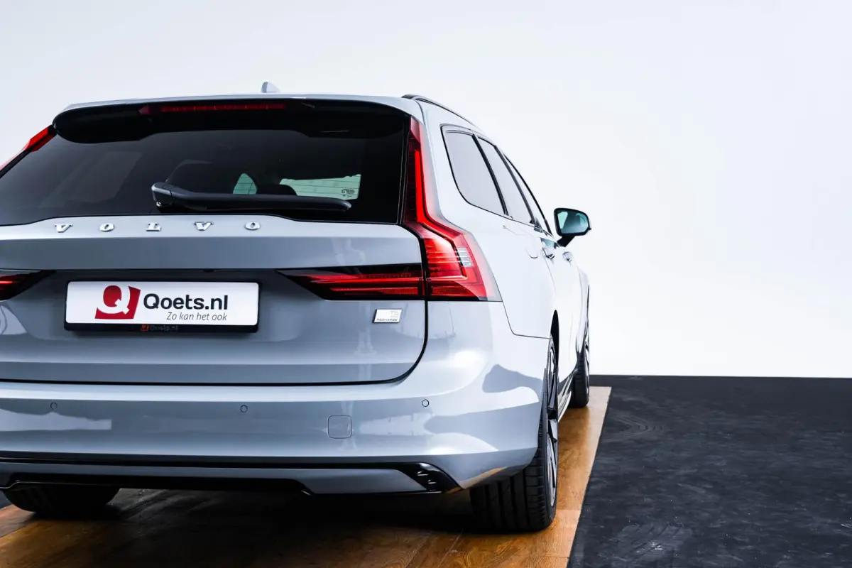 2.0 T6 Plug-in hybrid AWD Plus Dark Trekhaak - Adaptieve Cruise Control - Harman Kardon - Stoelverwarming voor/achter - Full-LED Active High Beam koplampen - Pilot Assist -