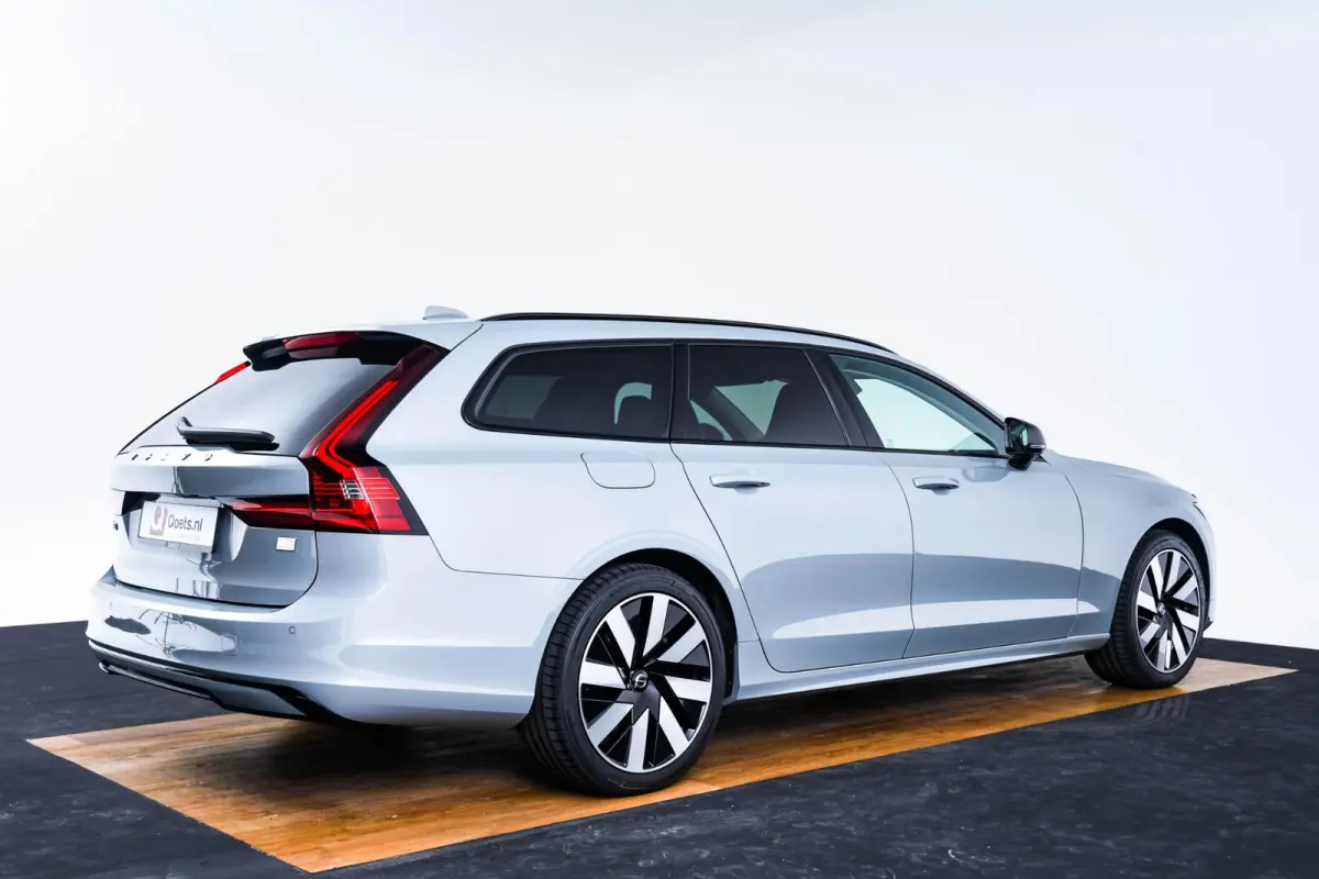 2.0 T6 Plug-in hybrid AWD Plus Dark Trekhaak - Adaptieve Cruise Control - Harman Kardon - Stoelverwarming voor/achter - Full-LED Active High Beam koplampen - Pilot Assist -