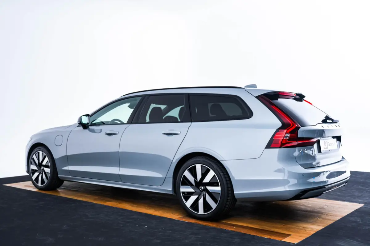 2.0 T6 Plug-in hybrid AWD Plus Dark Trekhaak - Adaptieve Cruise Control - Harman Kardon - Stoelverwarming voor/achter - Full-LED Active High Beam koplampen - Pilot Assist -