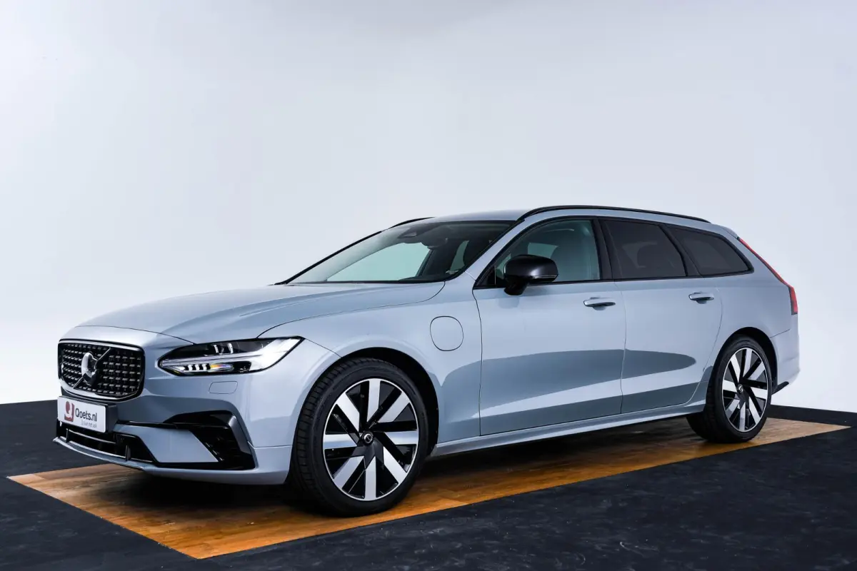 2.0 T6 Plug-in hybrid AWD Plus Dark Trekhaak - Adaptieve Cruise Control - Harman Kardon - Stoelverwarming voor/achter - Full-LED Active High Beam koplampen - Pilot Assist -