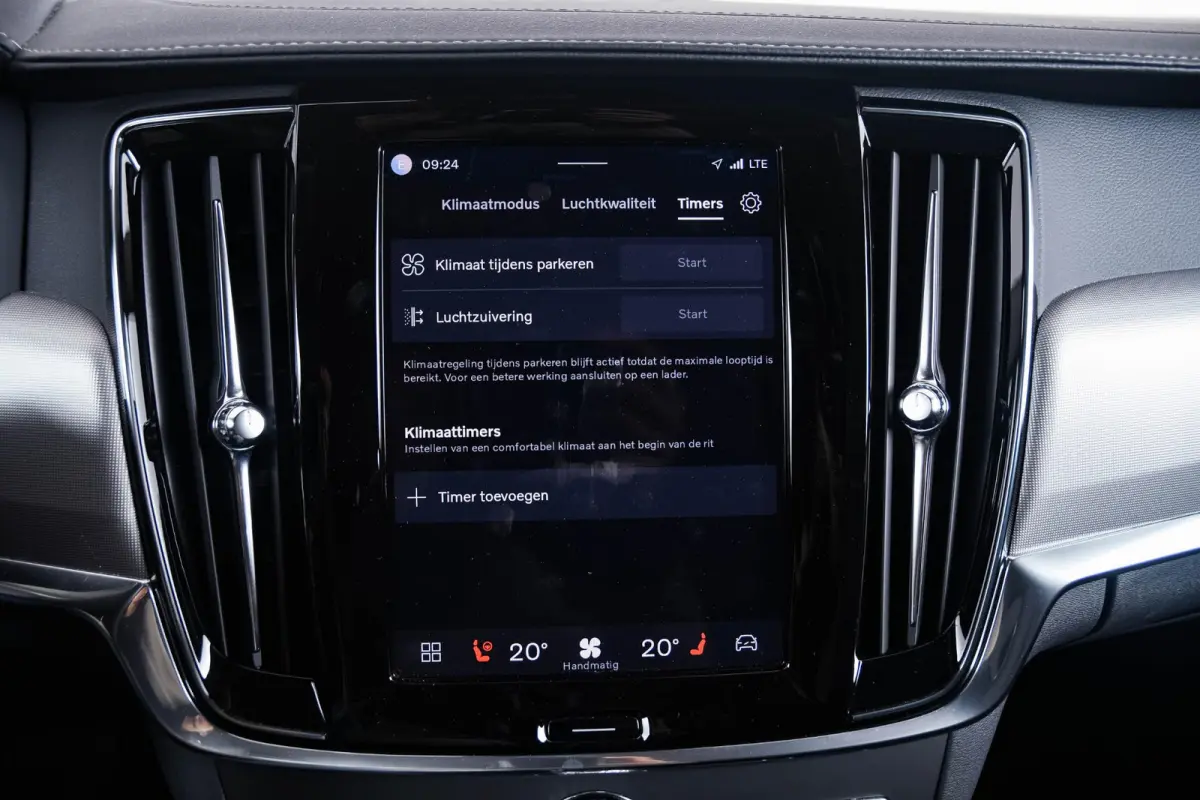 2.0 T6 Plug-in hybrid AWD Plus Dark Trekhaak - Adaptieve Cruise Control - Harman Kardon - Stoelverwarming voor/achter - Full-LED Active High Beam koplampen - Pilot Assist -
