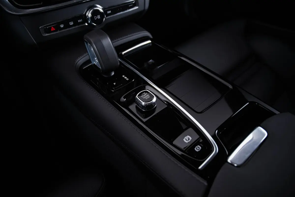 2.0 T6 Plug-in hybrid AWD Plus Dark Trekhaak - Adaptieve Cruise Control - Harman Kardon - Stoelverwarming voor/achter - Full-LED Active High Beam koplampen - Pilot Assist -