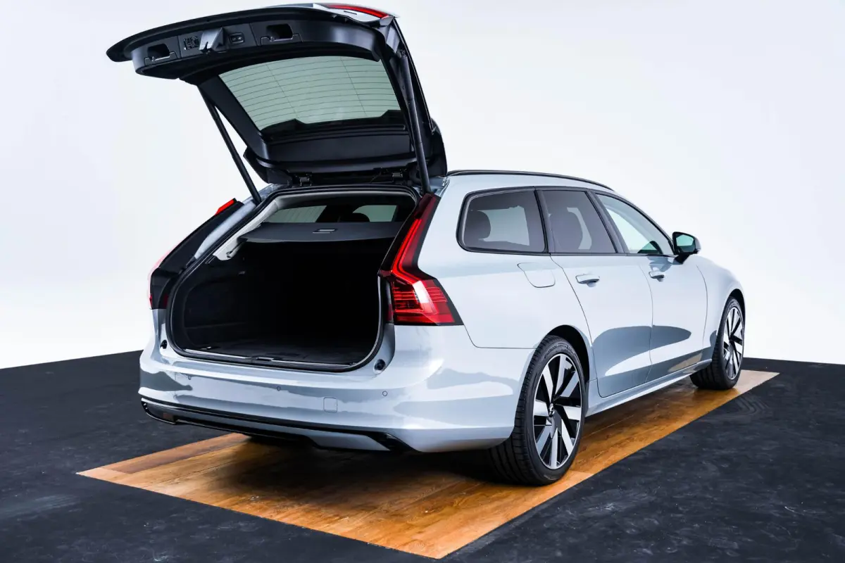 2.0 T6 Plug-in hybrid AWD Plus Dark Trekhaak - Adaptieve Cruise Control - Harman Kardon - Stoelverwarming voor/achter - Full-LED Active High Beam koplampen - Pilot Assist -