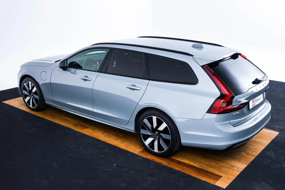 2.0 T6 Plug-in hybrid AWD Plus Dark Trekhaak - Adaptieve Cruise Control - Harman Kardon - Stoelverwarming voor/achter - Full-LED Active High Beam koplampen - Pilot Assist -