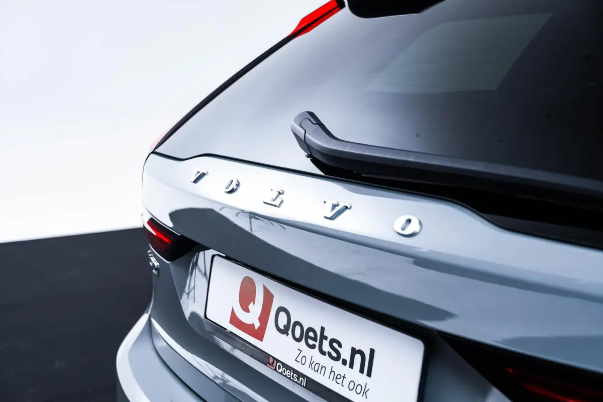 2.0 T6 Plug-in hybrid AWD Plus Dark Trekhaak - Adaptieve Cruise Control - Harman Kardon - Stoelverwarming voor/achter - Full-LED Active High Beam koplampen - Pilot Assist -
