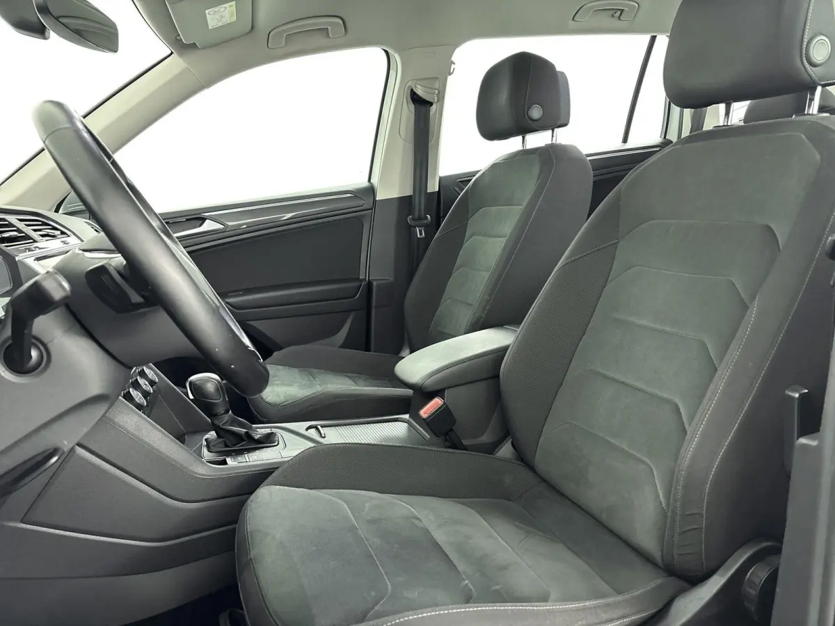 1.5 TSI R-Line | Achteruitrij Camera | Elektrische Achterklep | Parkeersensoren Voor en Achter |
