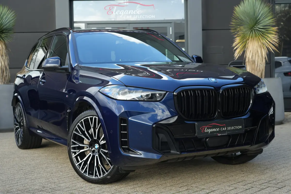 xDrive50e M Sport | 489 PK | Pano | HUD | 360° | Luchtvering | BMW X5 xDrive50e M Sport 489 PK Plug-in Hybrid met 3.0 zescilinder, xDrive, luchtvering, panoramadak, Head-Up Display, 360° c