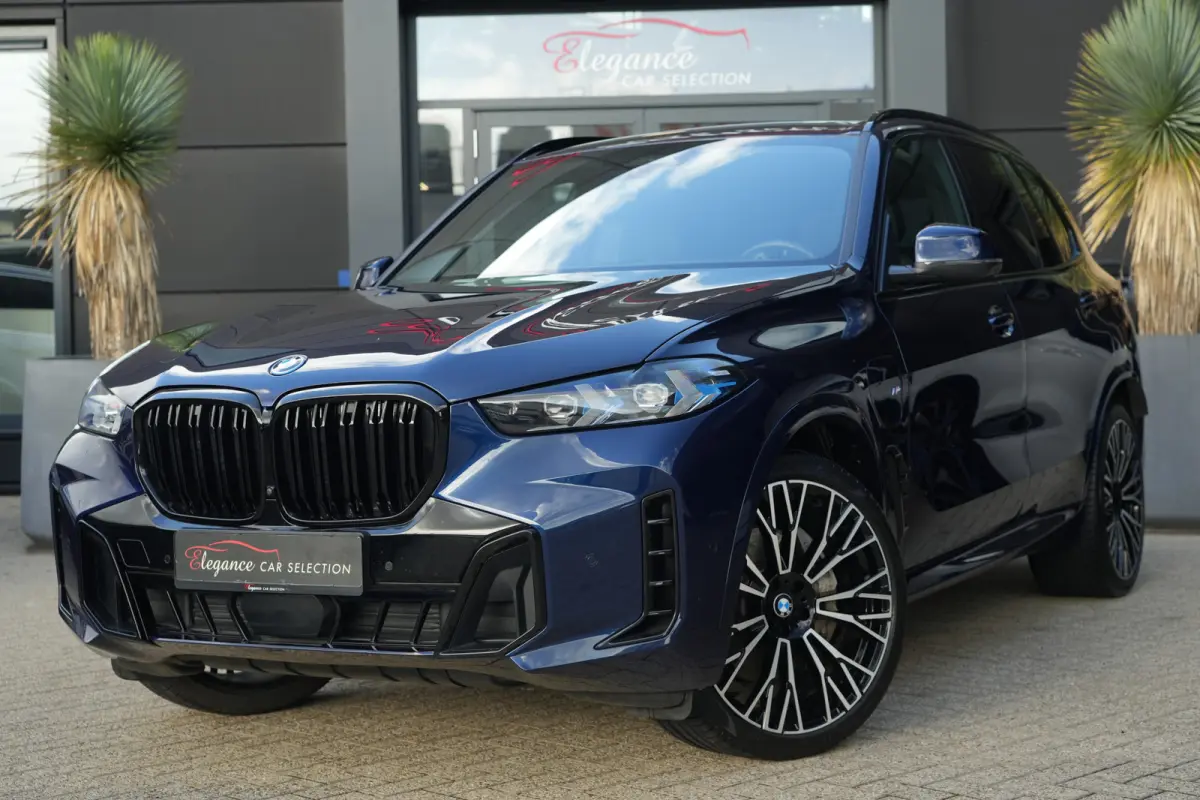 xDrive50e M Sport | 489 PK | Pano | HUD | 360° | Luchtvering | BMW X5 xDrive50e M Sport 489 PK Plug-in Hybrid met 3.0 zescilinder, xDrive, luchtvering, panoramadak, Head-Up Display, 360° c