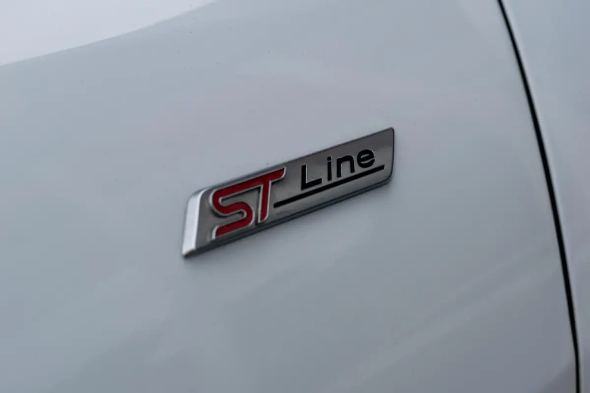 1.0 EcoBoost Hybrid ST-Line|WINTERPACK|KEYLESS|CLIMATE|CARPLAY|PDC|PARK ASSIST