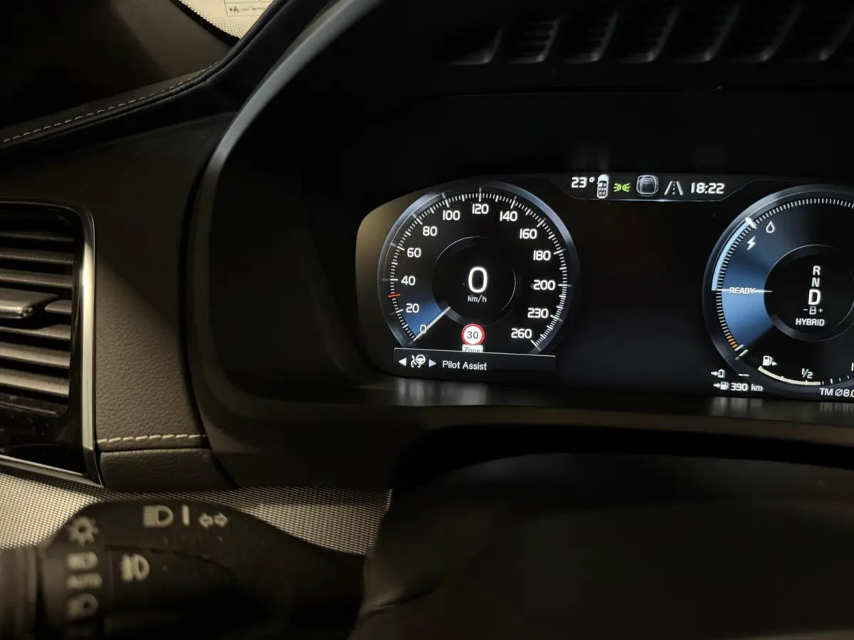 2.0 T8 Recharge AWD R-Design Pano Memory 7P NAP