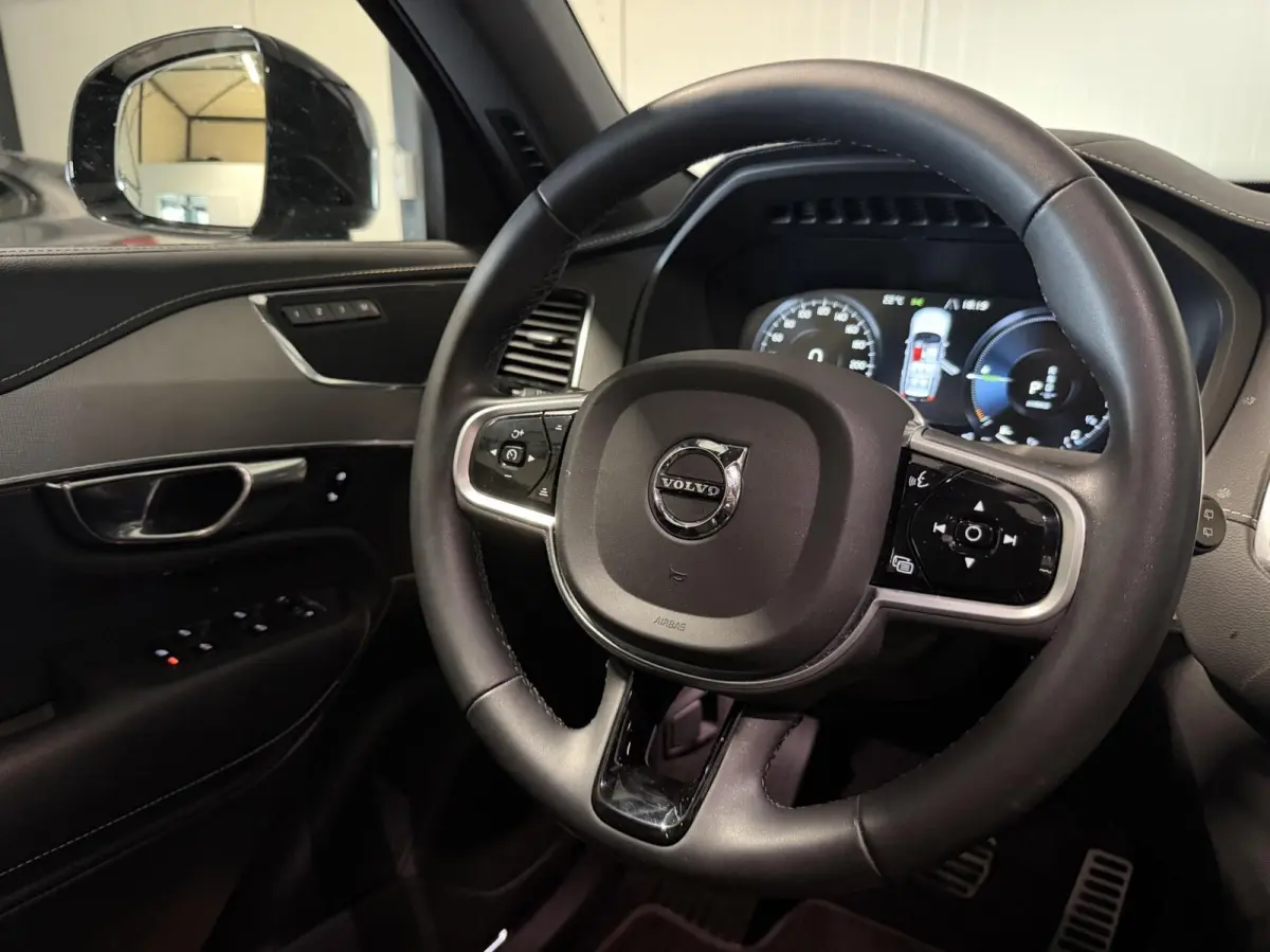 2.0 T8 Recharge AWD R-Design Pano Memory 7P NAP
