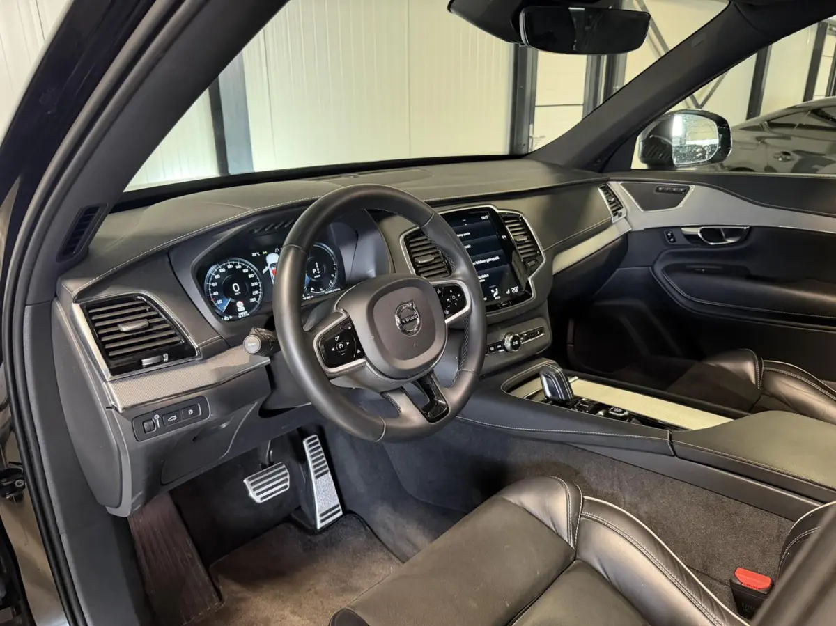 2.0 T8 Recharge AWD R-Design Pano Memory 7P NAP