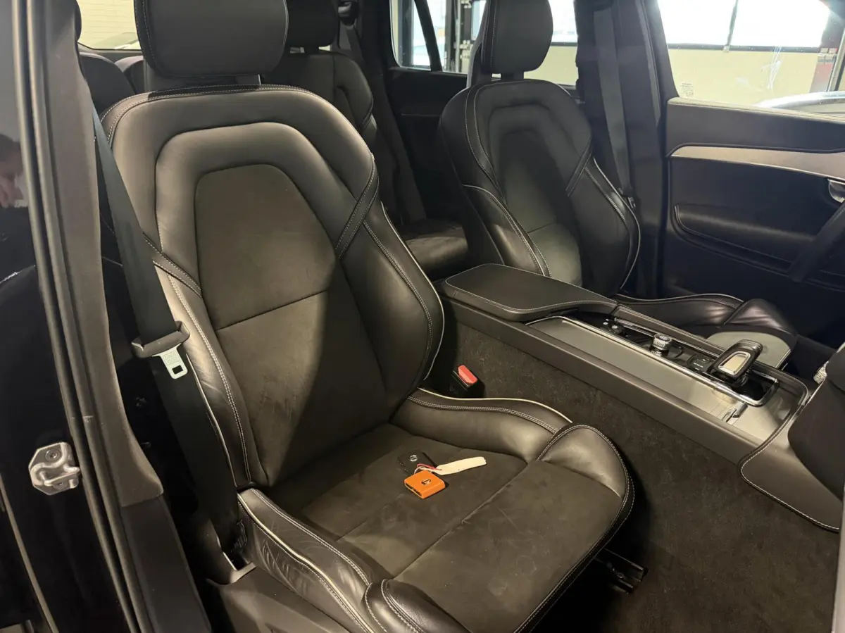 2.0 T8 Recharge AWD R-Design Pano Memory 7P NAP