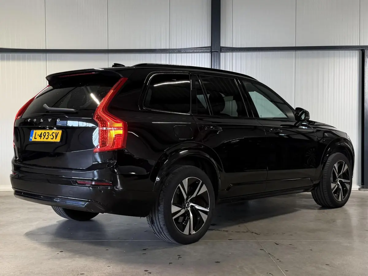 2.0 T8 Recharge AWD R-Design Pano Memory 7P NAP