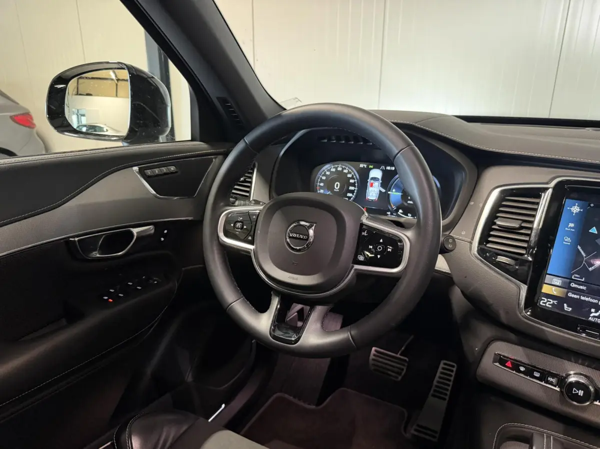 2.0 T8 Recharge AWD R-Design Pano Memory 7P NAP