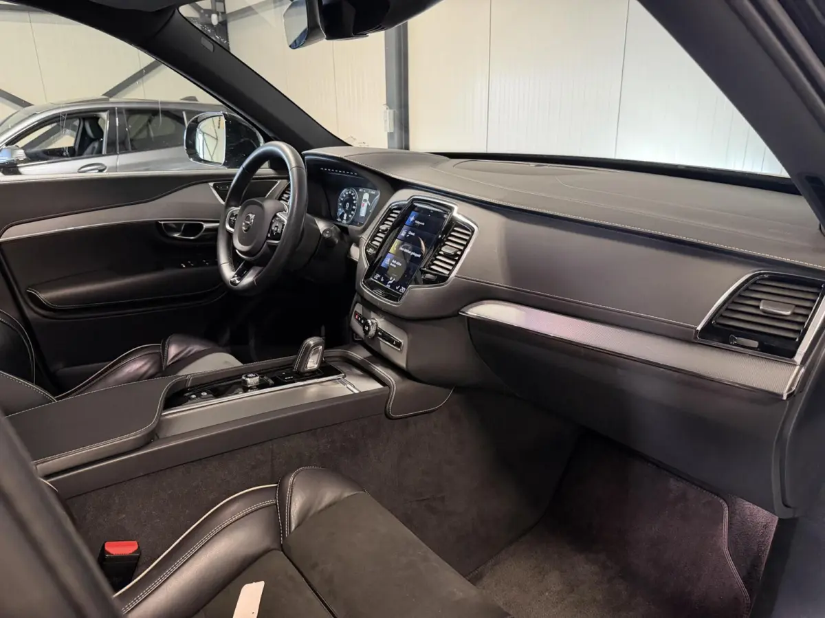 2.0 T8 Recharge AWD R-Design Pano Memory 7P NAP