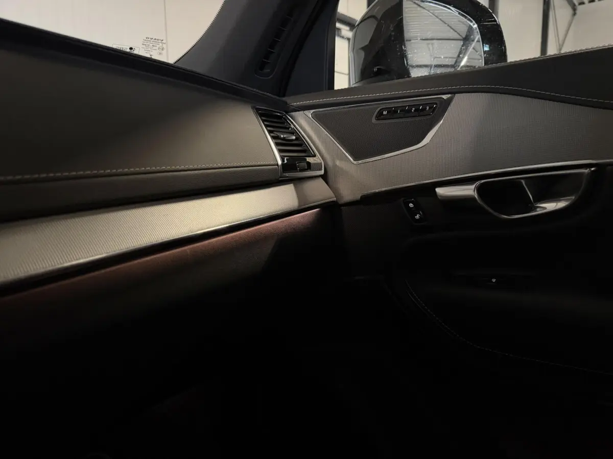 2.0 T8 Recharge AWD R-Design Pano Memory 7P NAP