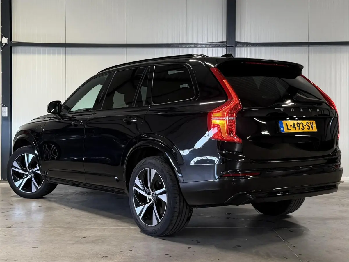 2.0 T8 Recharge AWD R-Design Pano Memory 7P NAP