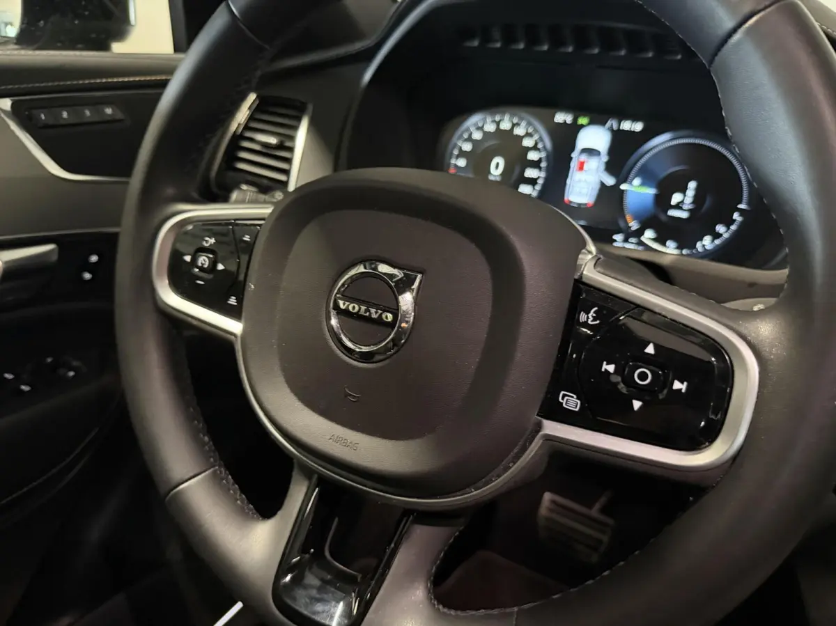 2.0 T8 Recharge AWD R-Design Pano Memory 7P NAP