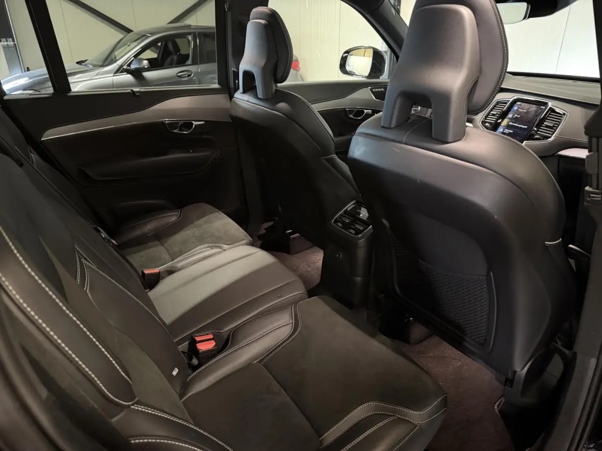 2.0 T8 Recharge AWD R-Design Pano Memory 7P NAP