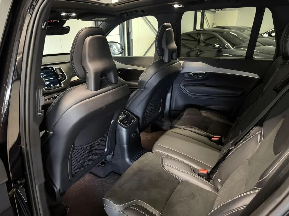2.0 T8 Recharge AWD R-Design Pano Memory 7P NAP