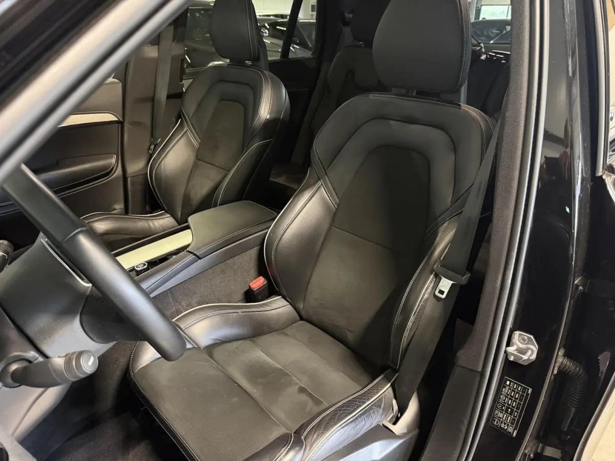 2.0 T8 Recharge AWD R-Design Pano Memory 7P NAP
