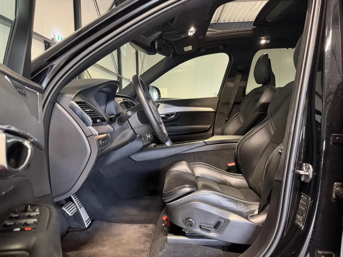 2.0 T8 Recharge AWD R-Design Pano Memory 7P NAP