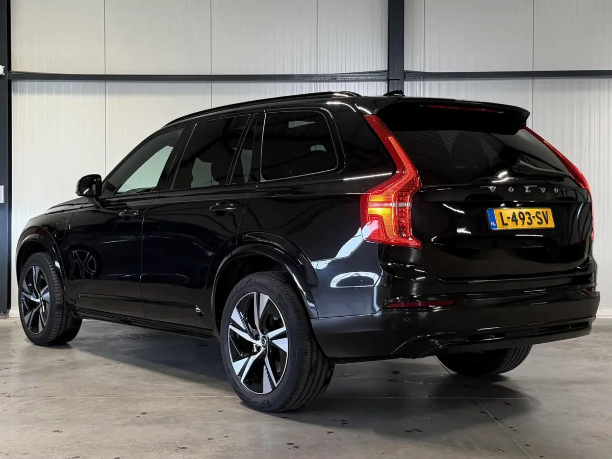 2.0 T8 Recharge AWD R-Design Pano Memory 7P NAP
