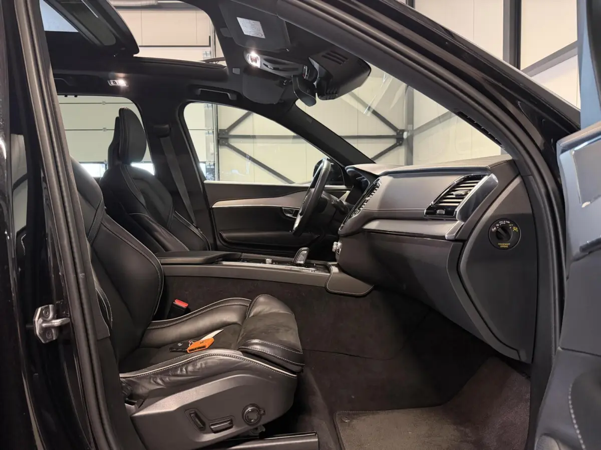 2.0 T8 Recharge AWD R-Design Pano Memory 7P NAP