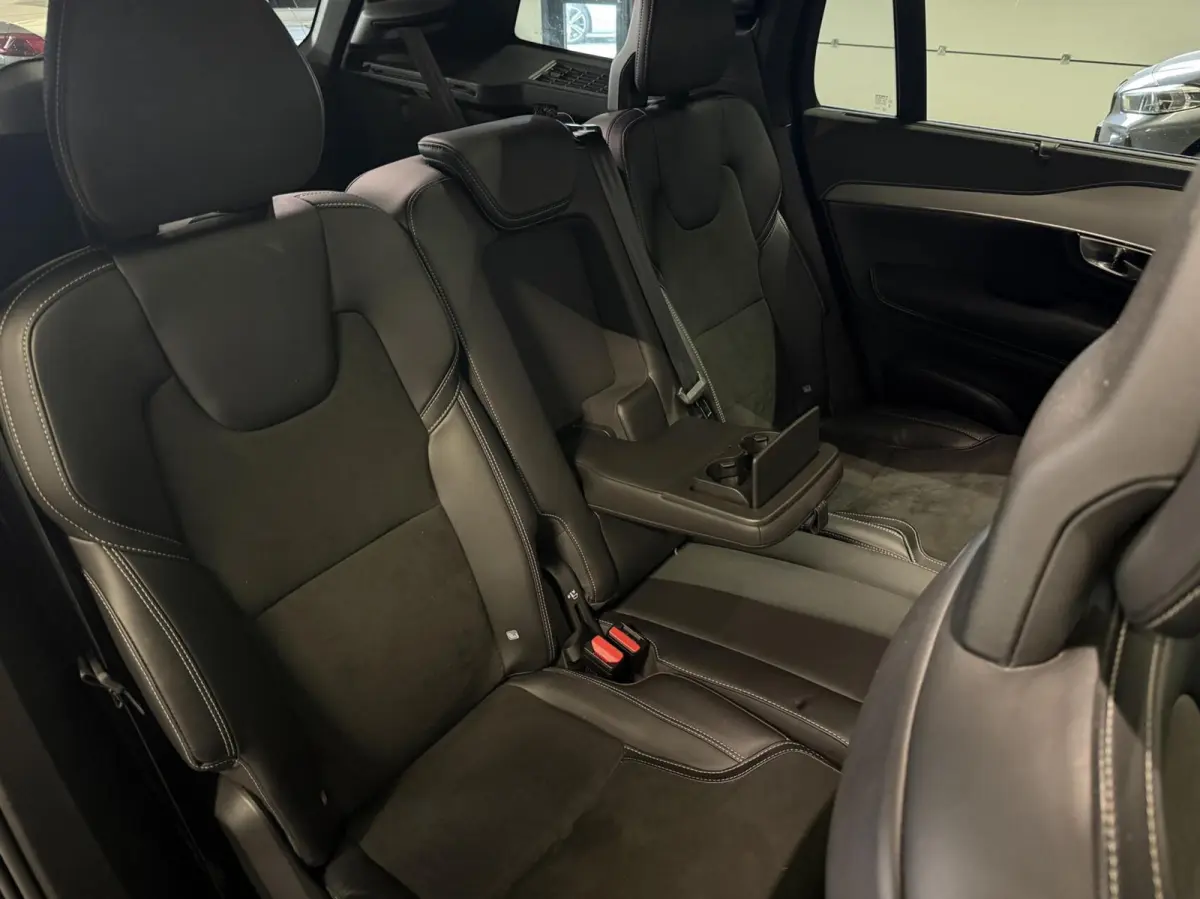 2.0 T8 Recharge AWD R-Design Pano Memory 7P NAP