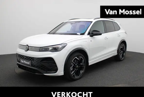 1.5 eHybrid R-Line Edition 272 PK| SoH 100% | Panoramadak | Trekhaak | Lederen Stoelen Met Geheugen | Navigatie Groot | 360 Camera | Head-Up Display | Stoelverwarming Voor & Achter
