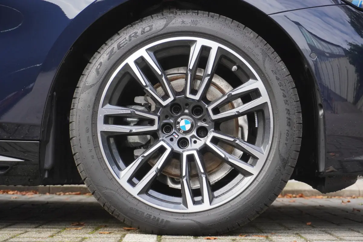530e M Sport Edition | Travel Pack | Comfort Pack | Comforstoelen | Stoelventilatie | Driving Assistant Plus |  BMW Iconic Glow