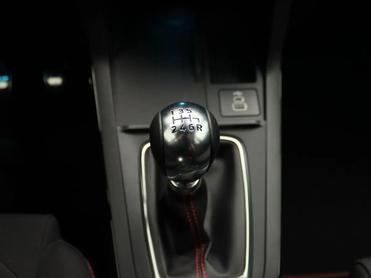 1.0 EcoBoost ST-Line | UIT VOORRAAD LEVERBAAR | Winter Pack | Keyless Entry | Elektrische achterklep |