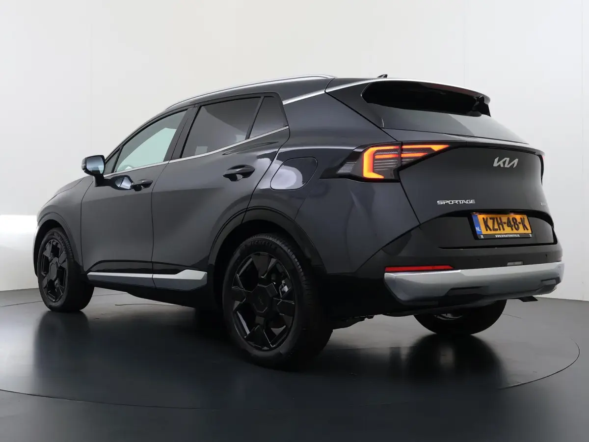 1.6 T-GDi Hybrid DynamicLine PHEV NIEUWE AUTO! | 10jr FABR. GARANTIE KIA | ELECTR. ACHTERKLEP | DODEHOEK CENSOR | ELECTR. STOELEN | STOEL en STUURWIELVERWARMING
