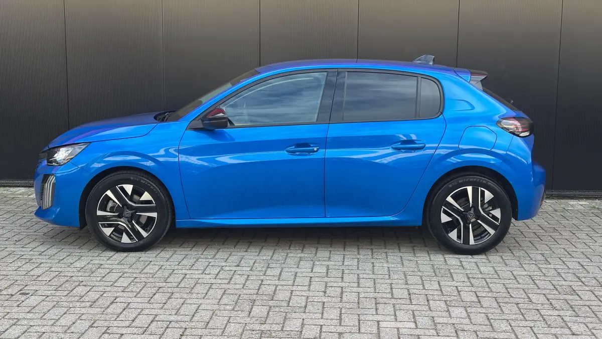 1.2 PureTech 100 Allure | Apple Carplay / Android Auto | Navigatie | Camera | Cruise Control | | Achterbank in delen neerklapbaar | Achteruitrijcamera | Apple Carplay/Android Auto|telefoonin