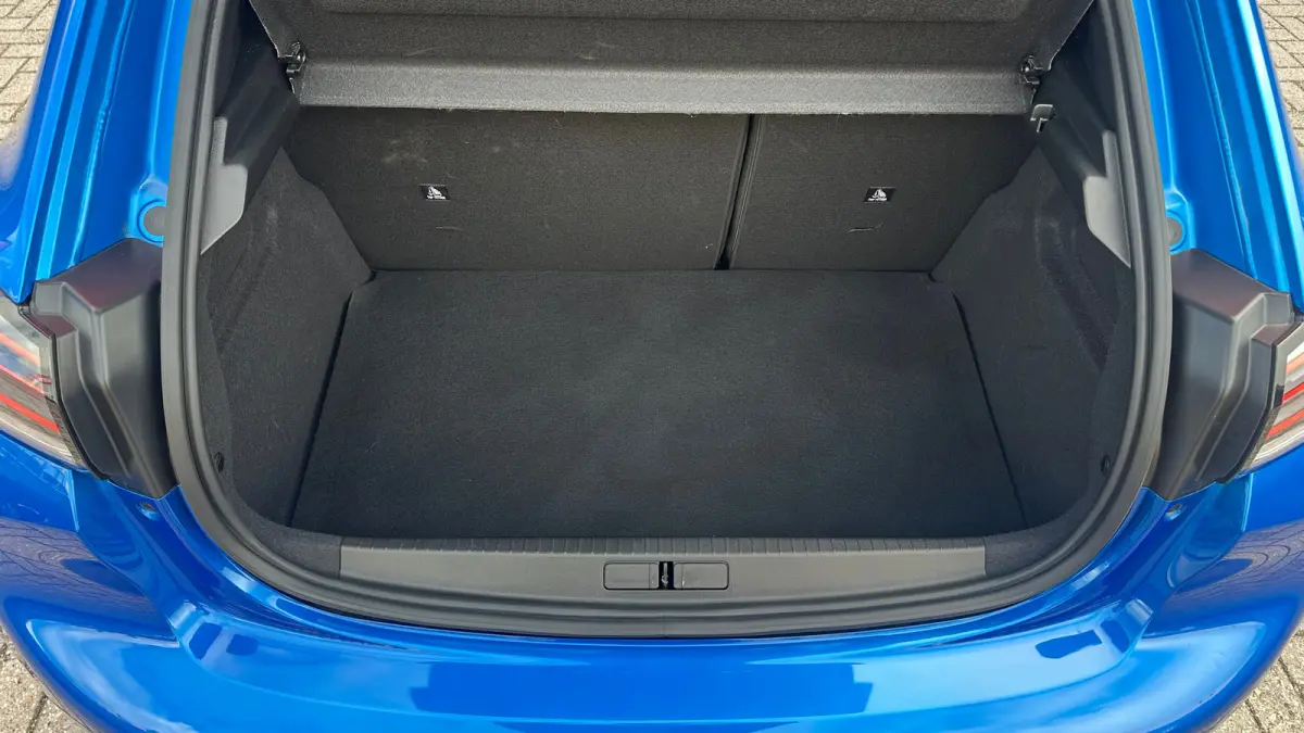 1.2 PureTech 100 Allure | Apple Carplay / Android Auto | Navigatie | Camera | Cruise Control | | Achterbank in delen neerklapbaar | Achteruitrijcamera | Apple Carplay/Android Auto|telefoonin