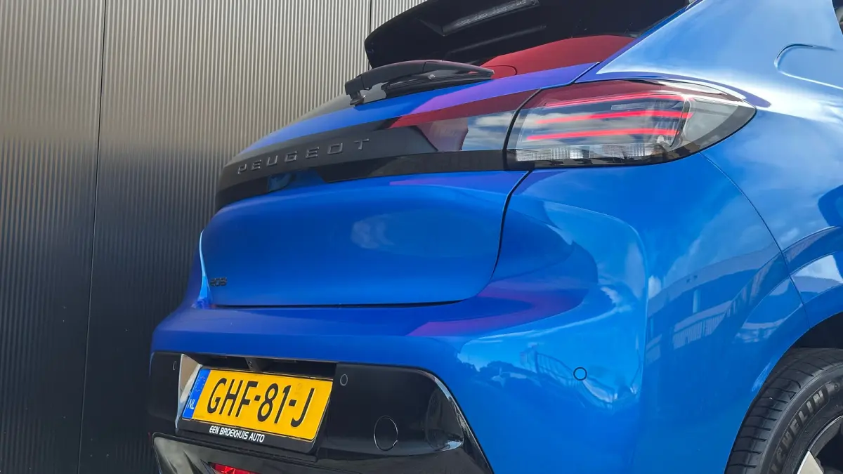 1.2 PureTech 100 Allure | Apple Carplay / Android Auto | Navigatie | Camera | Cruise Control | | Achterbank in delen neerklapbaar | Achteruitrijcamera | Apple Carplay/Android Auto|telefoonin