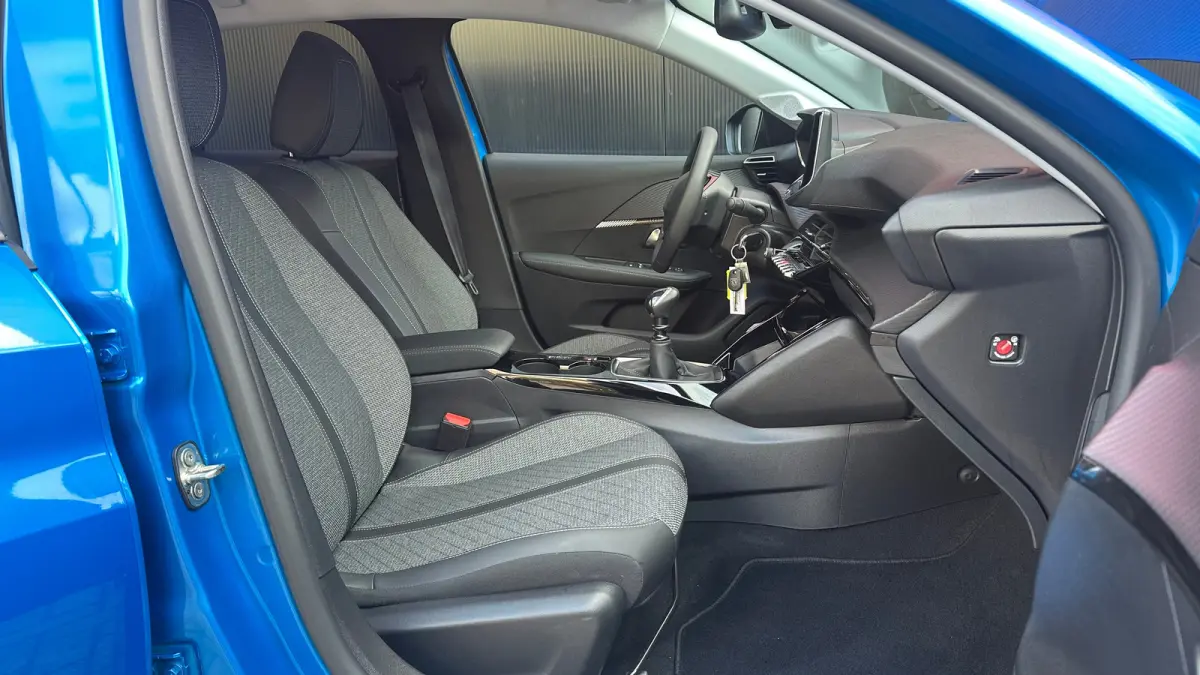 1.2 PureTech 100 Allure | Apple Carplay / Android Auto | Navigatie | Camera | Cruise Control | | Achterbank in delen neerklapbaar | Achteruitrijcamera | Apple Carplay/Android Auto|telefoonin