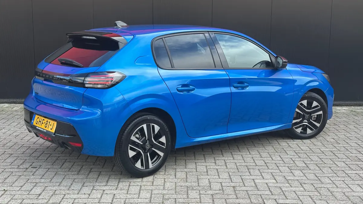 1.2 PureTech 100 Allure | Apple Carplay / Android Auto | Navigatie | Camera | Cruise Control | | Achterbank in delen neerklapbaar | Achteruitrijcamera | Apple Carplay/Android Auto|telefoonin