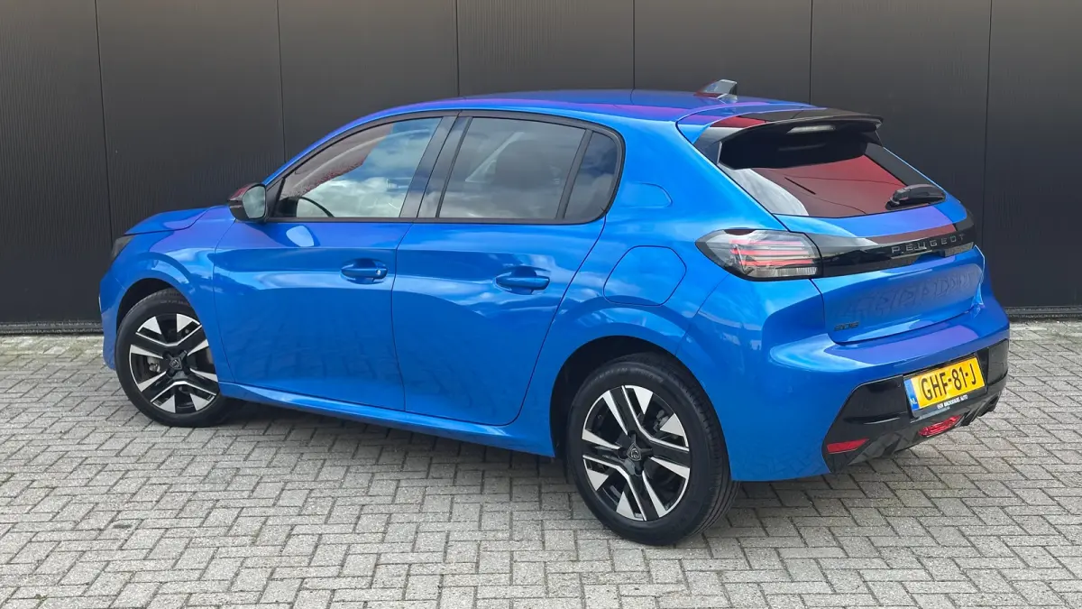 1.2 PureTech 100 Allure | Apple Carplay / Android Auto | Navigatie | Camera | Cruise Control | | Achterbank in delen neerklapbaar | Achteruitrijcamera | Apple Carplay/Android Auto|telefoonin