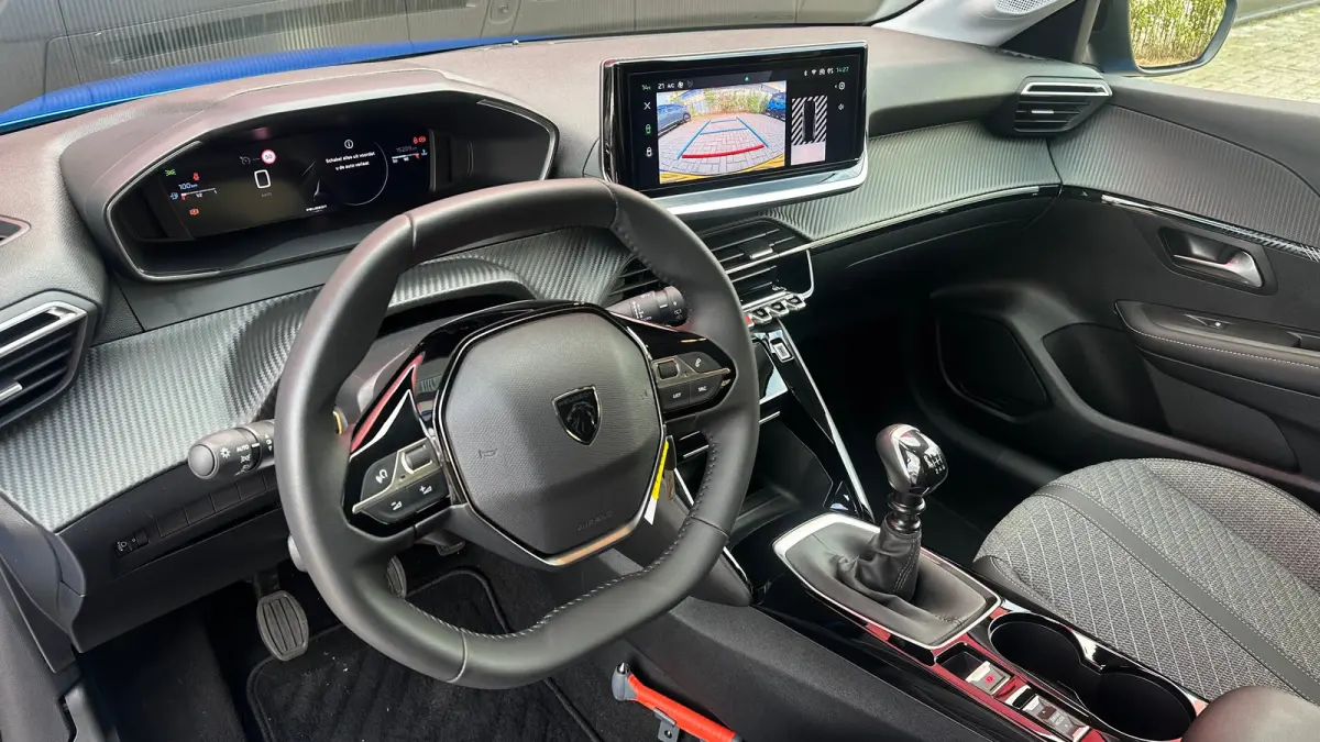 1.2 PureTech 100 Allure | Apple Carplay / Android Auto | Navigatie | Camera | Cruise Control | | Achterbank in delen neerklapbaar | Achteruitrijcamera | Apple Carplay/Android Auto|telefoonin