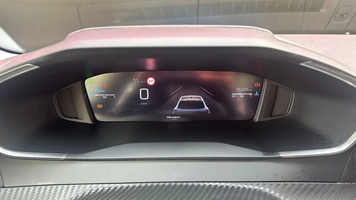 1.2 PureTech 100 Allure | Apple Carplay / Android Auto | Navigatie | Camera | Cruise Control | | Achterbank in delen neerklapbaar | Achteruitrijcamera | Apple Carplay/Android Auto|telefoonin
