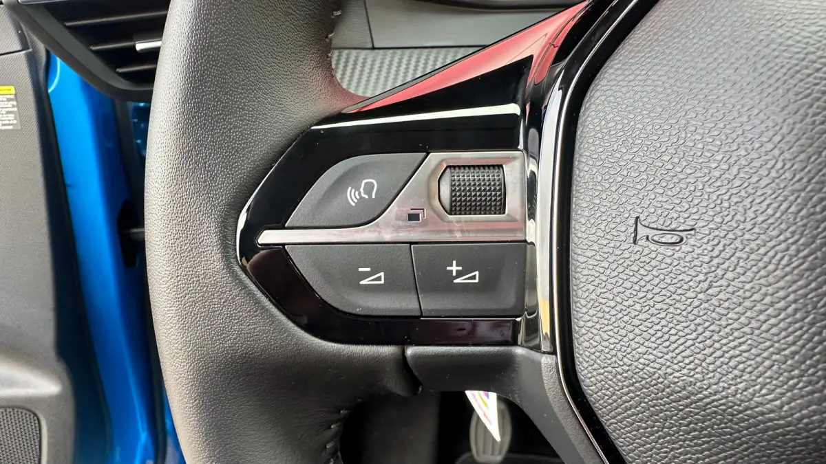 1.2 PureTech 100 Allure | Apple Carplay / Android Auto | Navigatie | Camera | Cruise Control | | Achterbank in delen neerklapbaar | Achteruitrijcamera | Apple Carplay/Android Auto|telefoonin